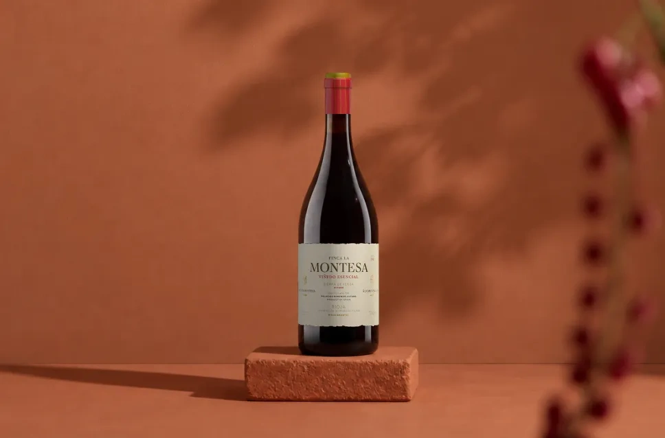 Garrafas de vinho La Montesa 2022