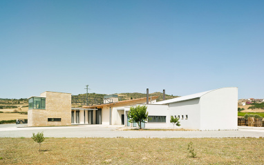 Vista del edificio de bodega de Artazu