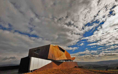 Bodega integrada en el viñedo y en el paisaje