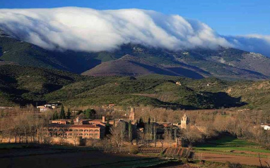 Borja con el macizo del Moncayo al fondo