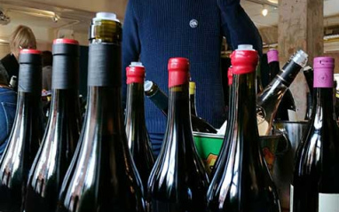 Xurxo Alba catando sus vinos Xurxo Alba catando sus vinos