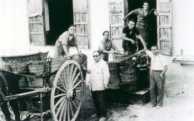 Antiguo carro en donde se transportaban las uvas