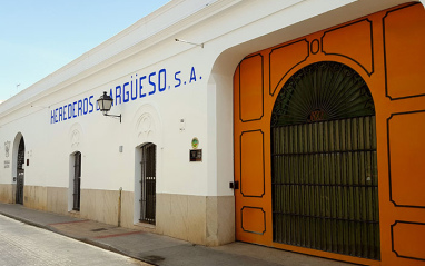 Fachada de la bodega