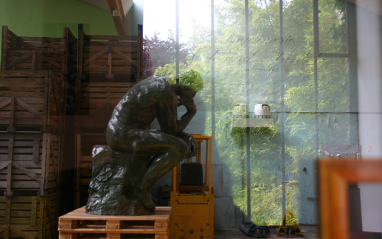 Estatua en el interior de la bodega