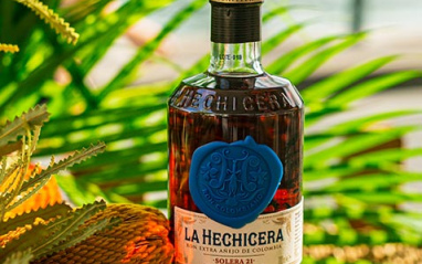 Botella de ron La Hechicera