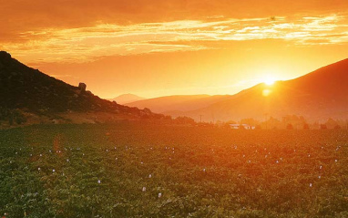 El sol se esconde en el horizonte