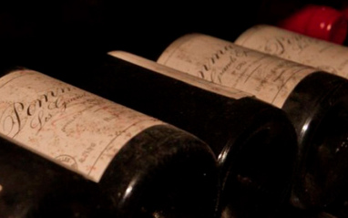 Botellas de vino elaboradas en el Château de Puligny Montrachet