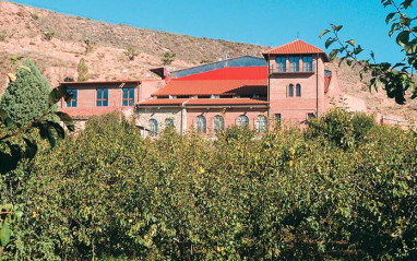 Fachada de la bodega