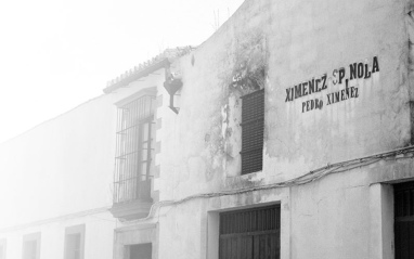 Foto antigua del exterior de la bodega