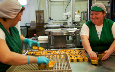 Trabajadoras de Luís Escurís Batalla empacando