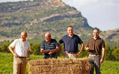 La familia Castaño con el padre y los tres hijos